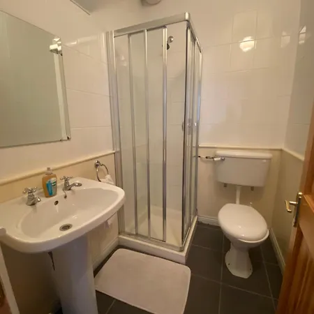 8 Croaghross House, *